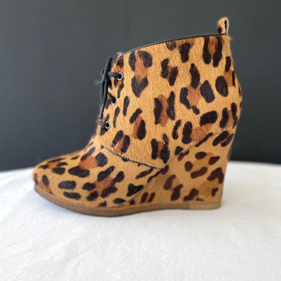 SHOEMINT Shoe Bootie Wedge Leopard sz 8.5 Pony Hair Lace up EXC Jolly Tan - Picture 7 of 11